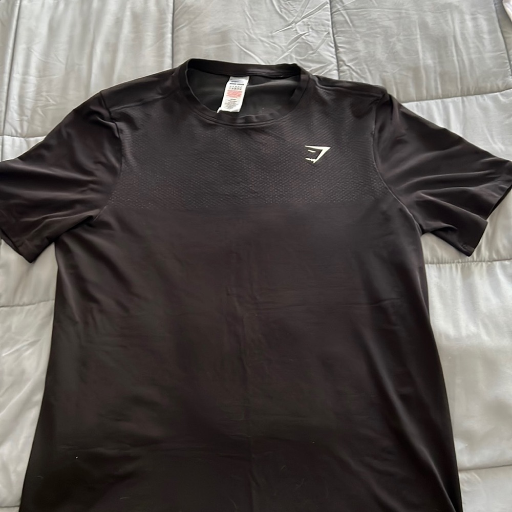 Gymshark T shirt - performance material size large, black